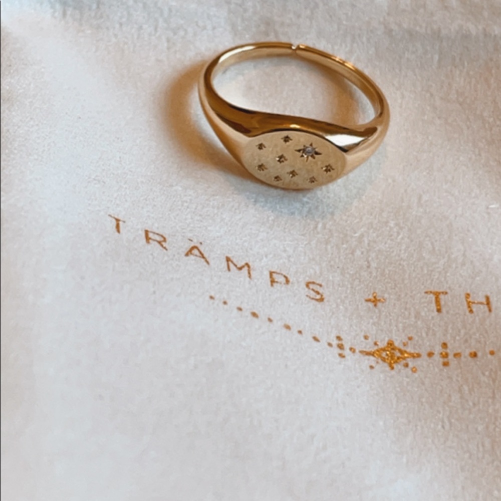 Etoile Signet Ring - Picture 2 of 6